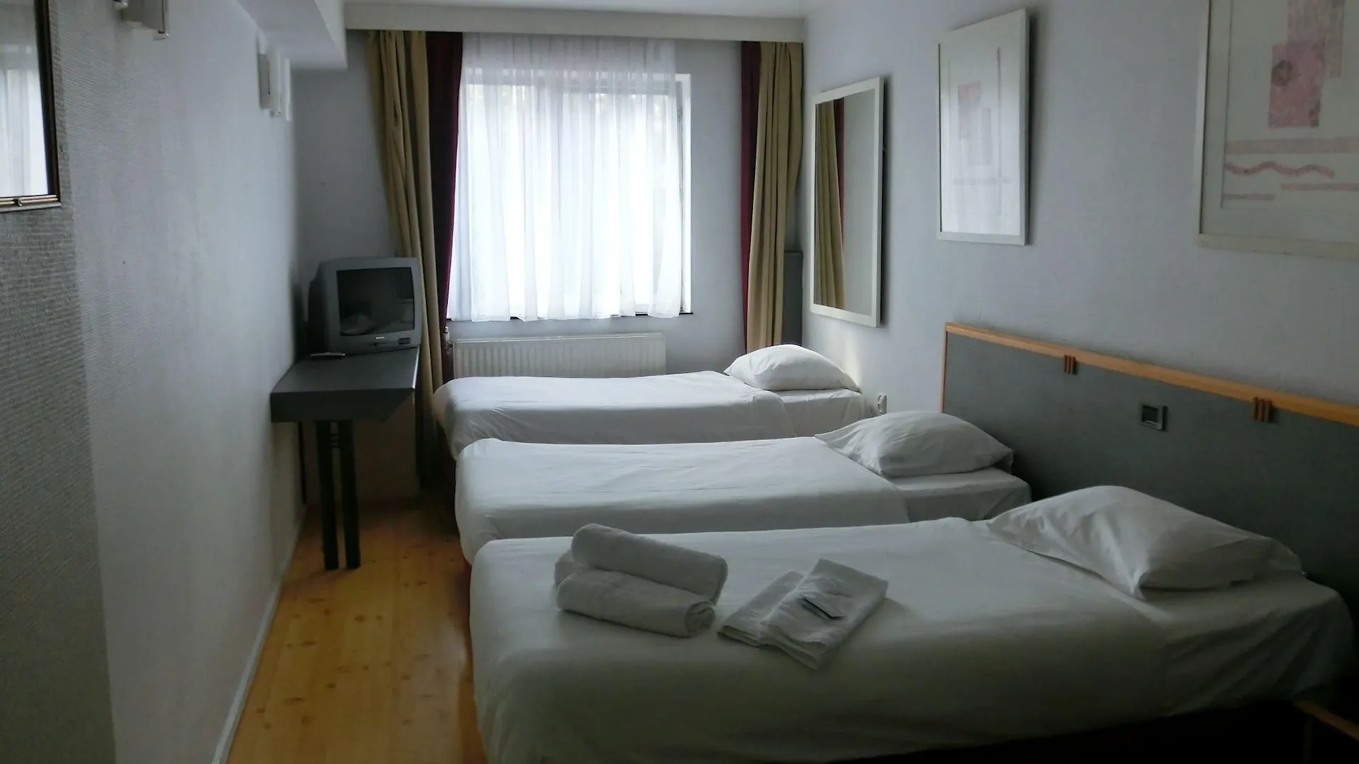 Hotel Bentley Brussels 2*,  Belgium